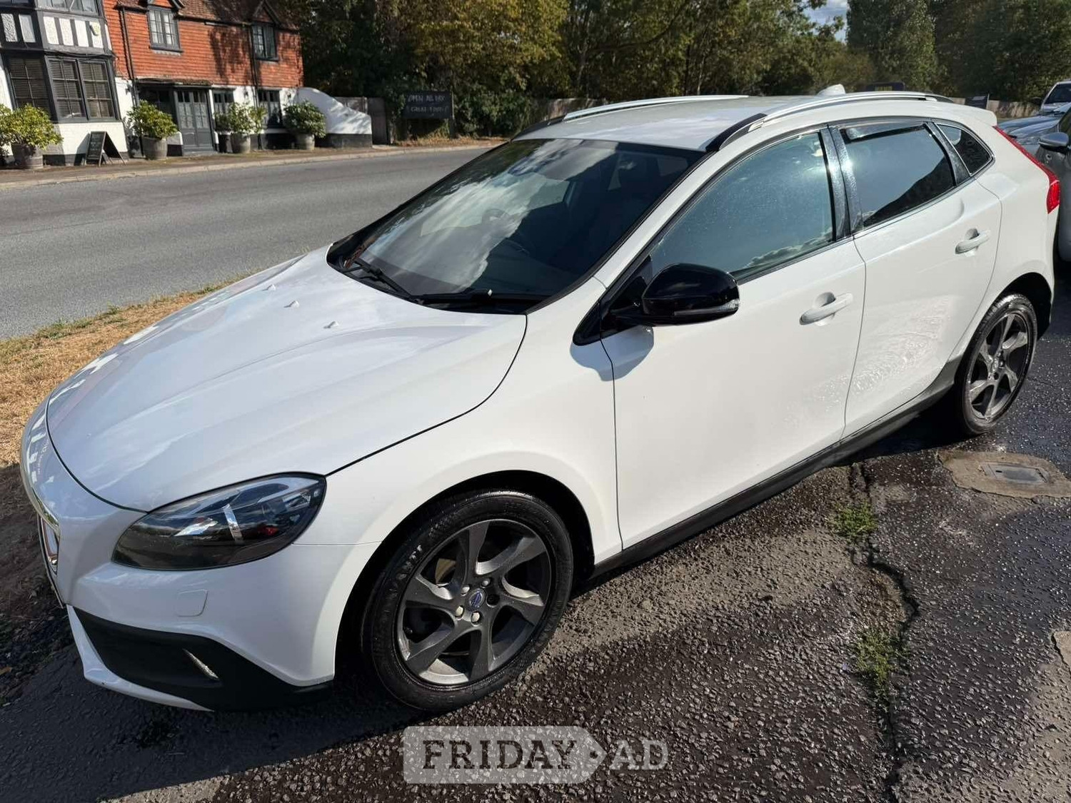 Volvo V40 Cross Country 2015 - Cars in Ripley