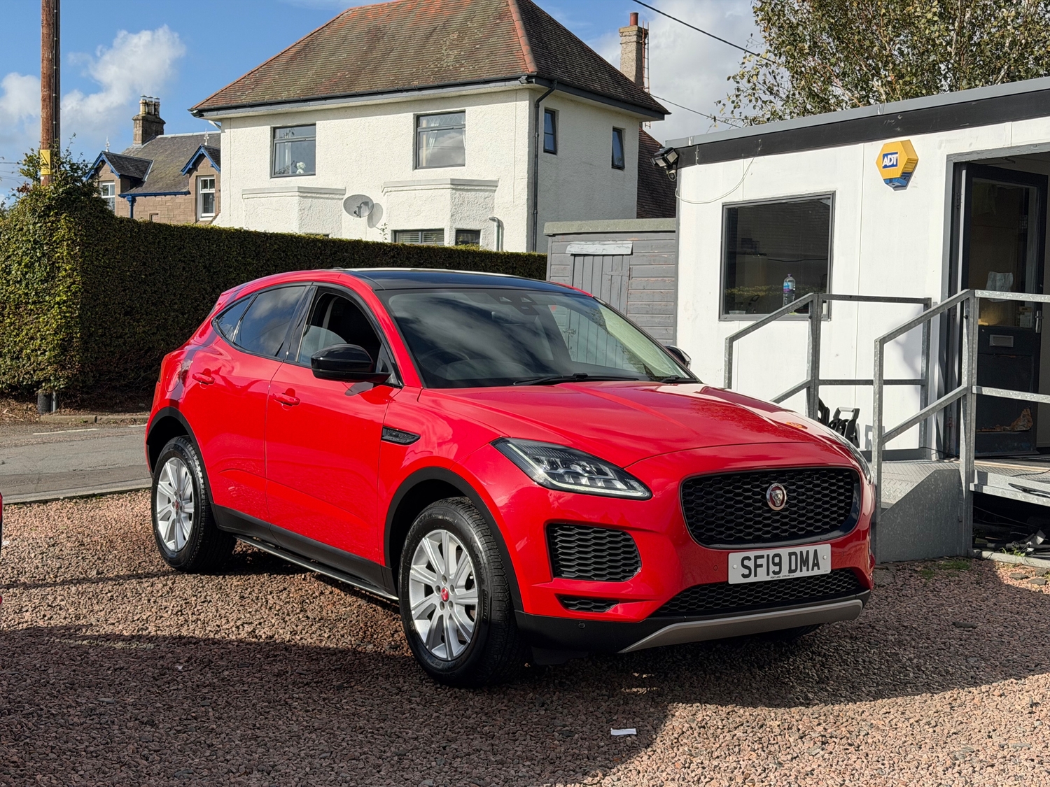 [ berth ]Jaguar E-Pace
