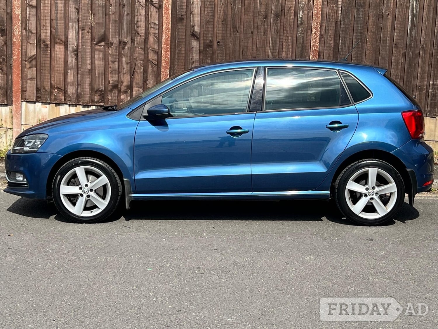 Volkswagen Polo 2015 - Cars