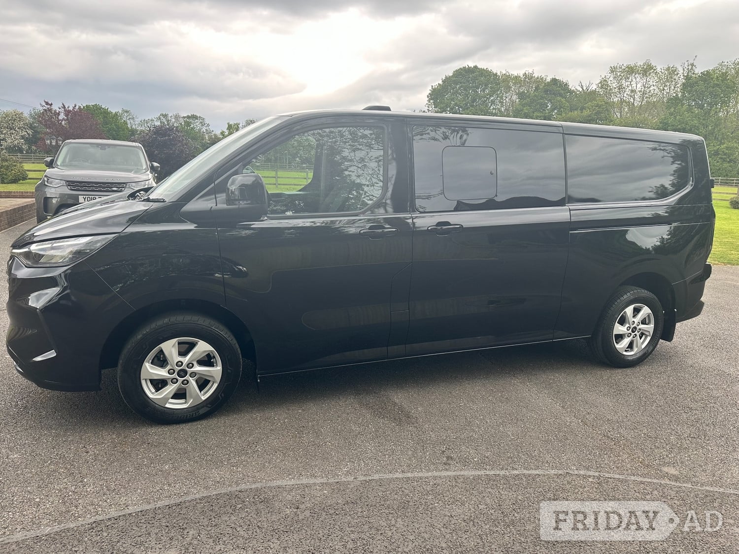 [ berth ]Ford Transit Custom