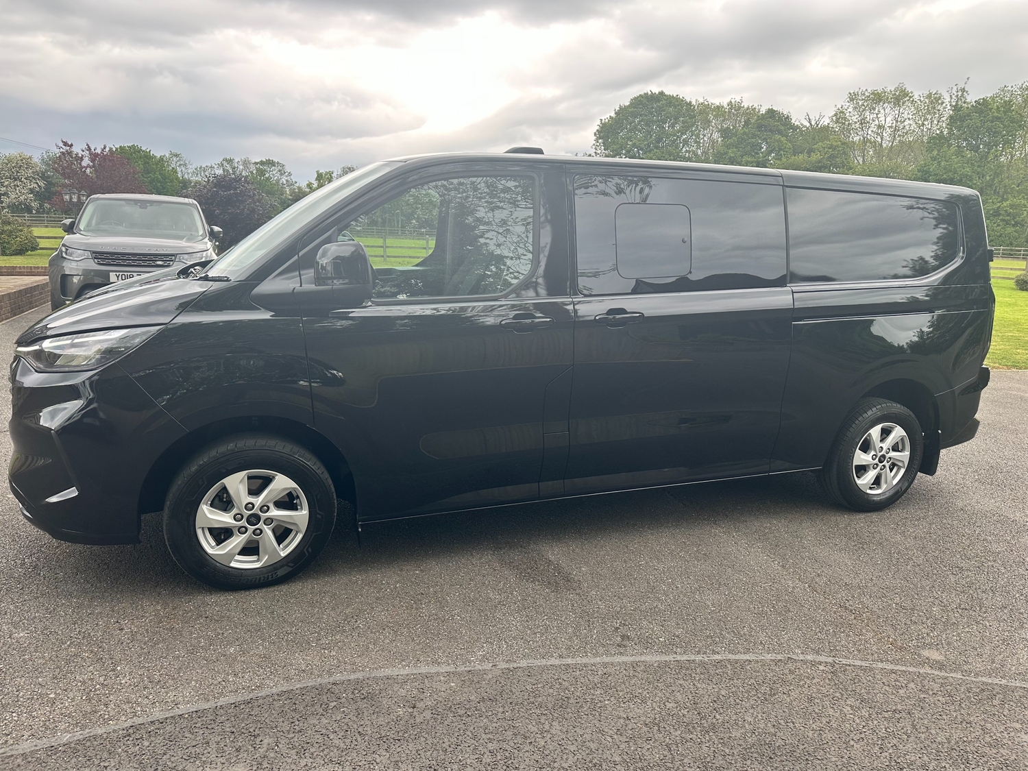 [ berth ]Ford Transit Custom