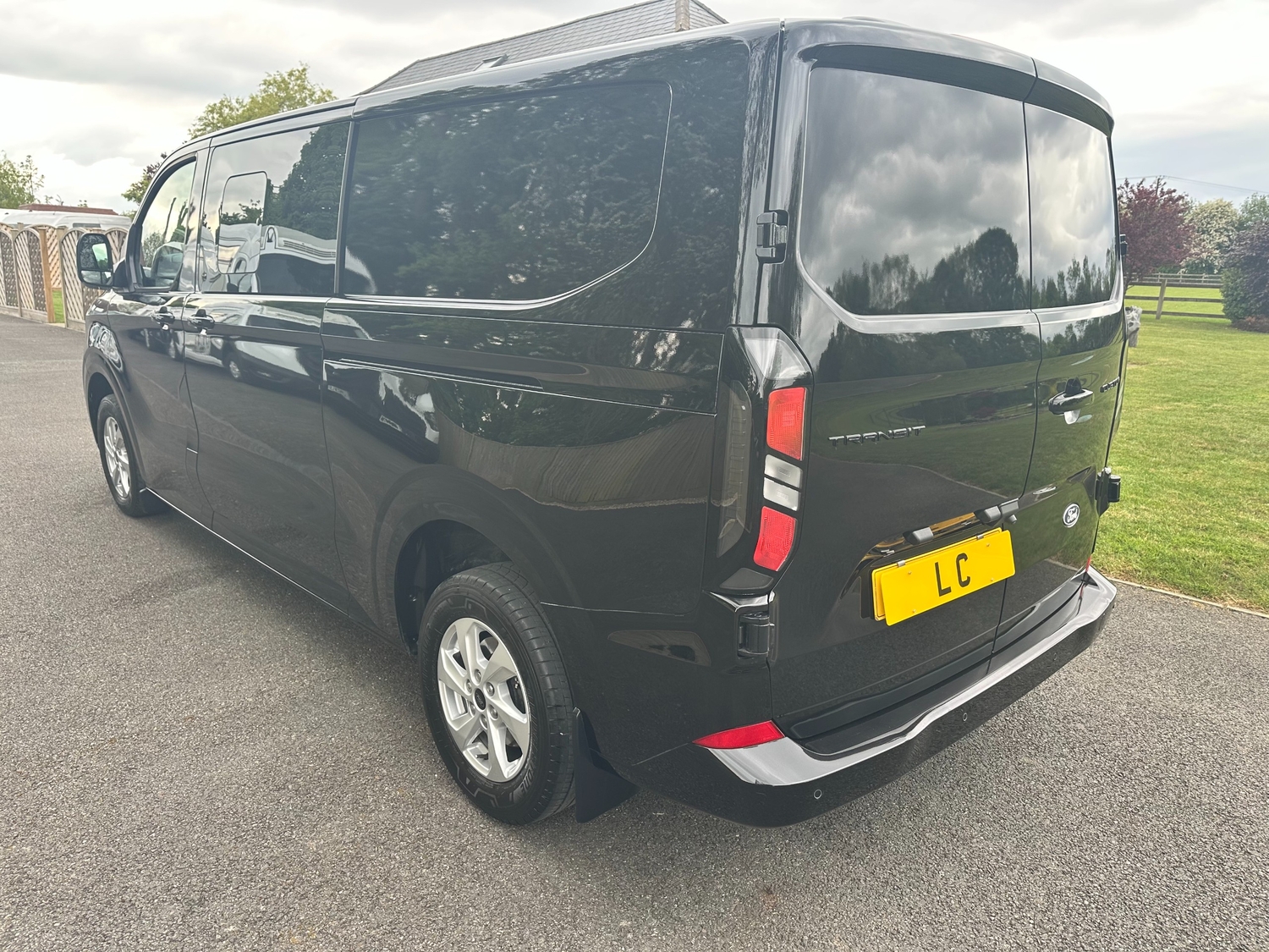 Ford Transit Custom 2025 - Vans & Commercial Vehicles