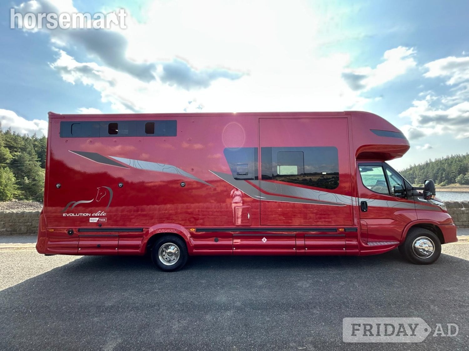 Equi-Trek Evolution Elite  Iveco Daily Horsebox - Trailers & Horseboxes