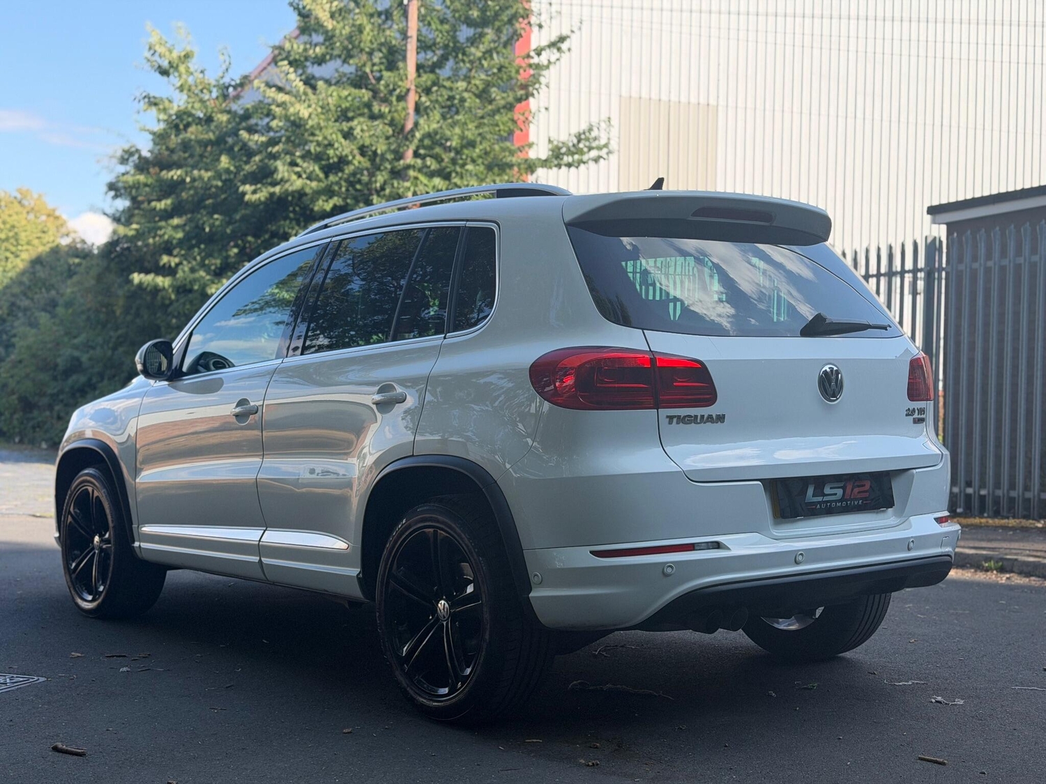Volkswagen Tiguan 2015 - Cars in Leeds