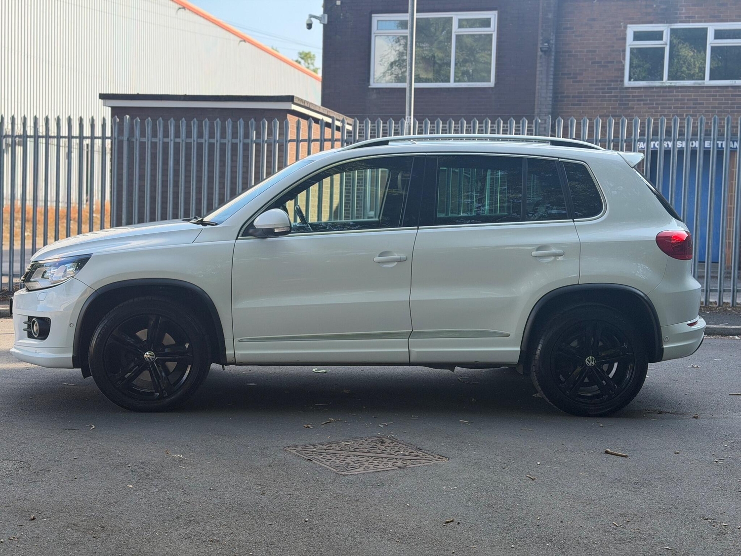 Volkswagen Tiguan 2015 - Cars