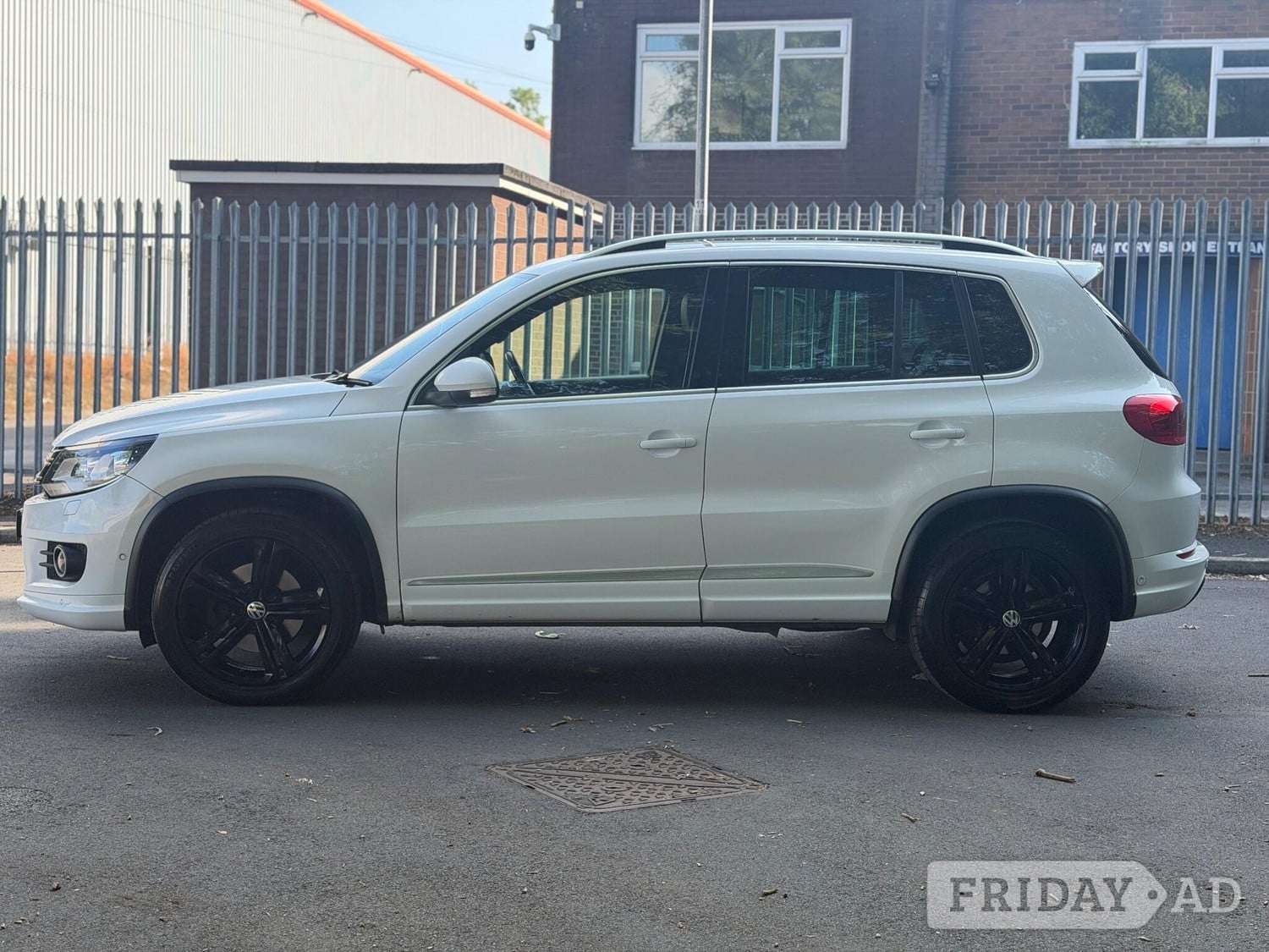 Volkswagen Tiguan 2015 - Cars
