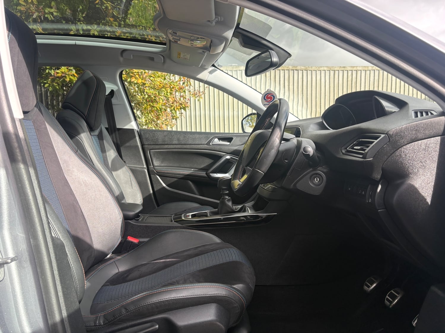 Peugeot 308 SW 2020 - Cars in Airdrie
