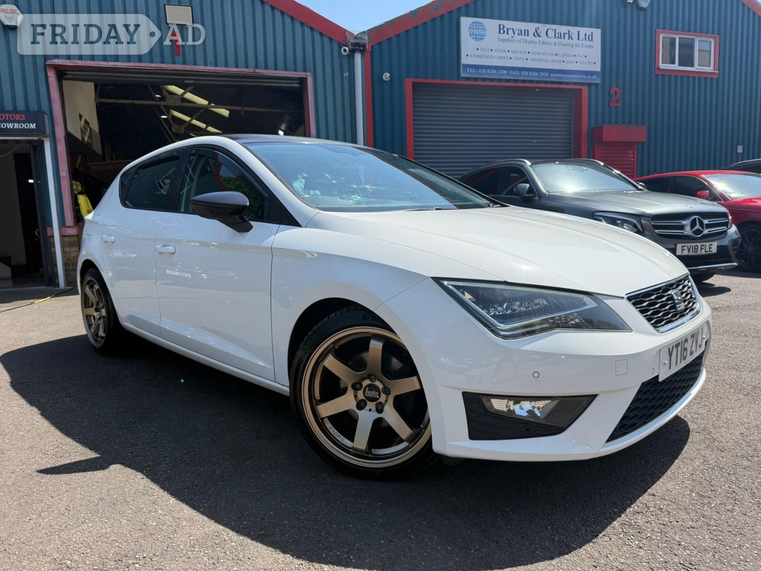 [ berth ]SEAT Leon