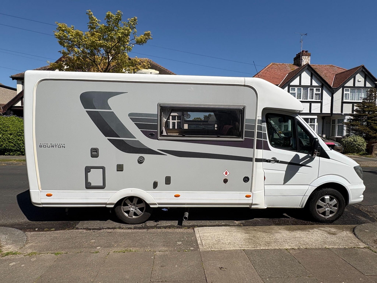 [2 berth ]Auto-Sleepers Bourton