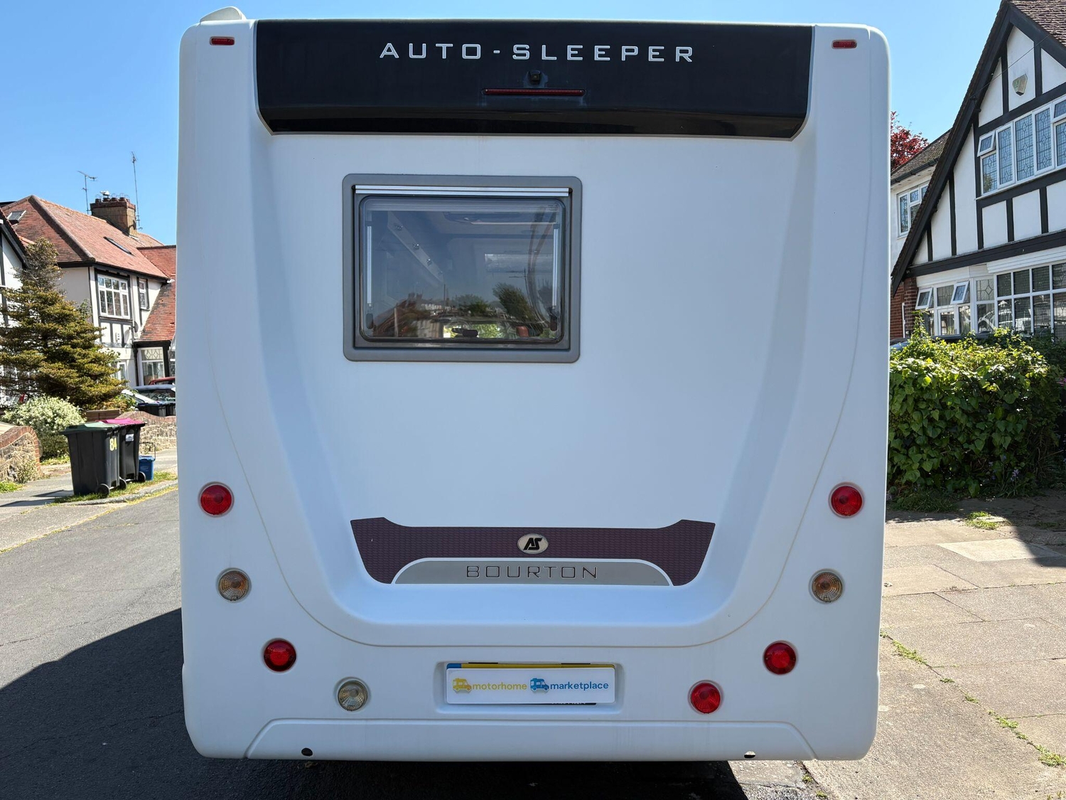 Auto-Sleepers Bourton 2017 for sale - Motorhomes & Caravans in Shoeburyness