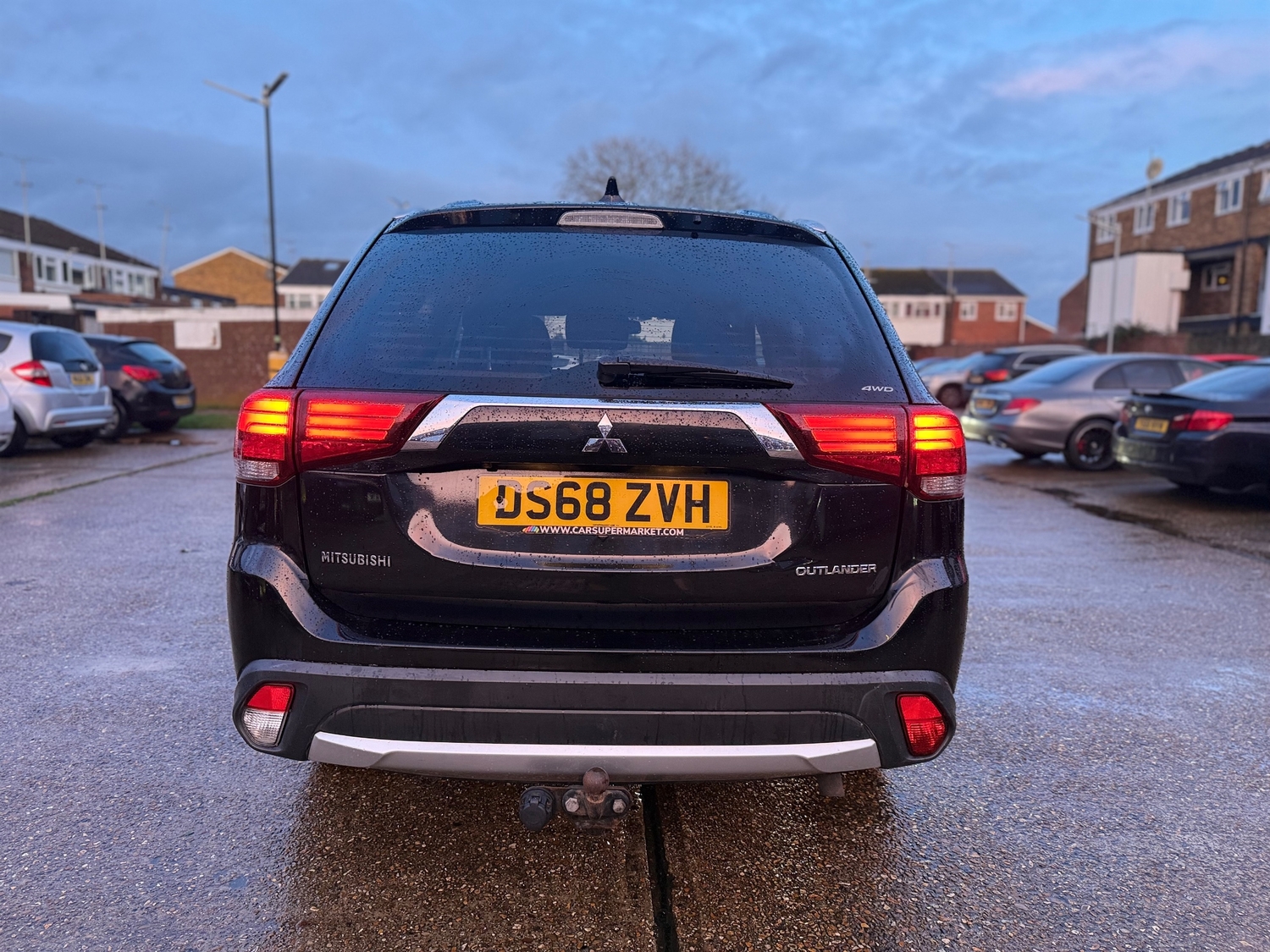 Mitsubishi Outlander 2018 - Cars