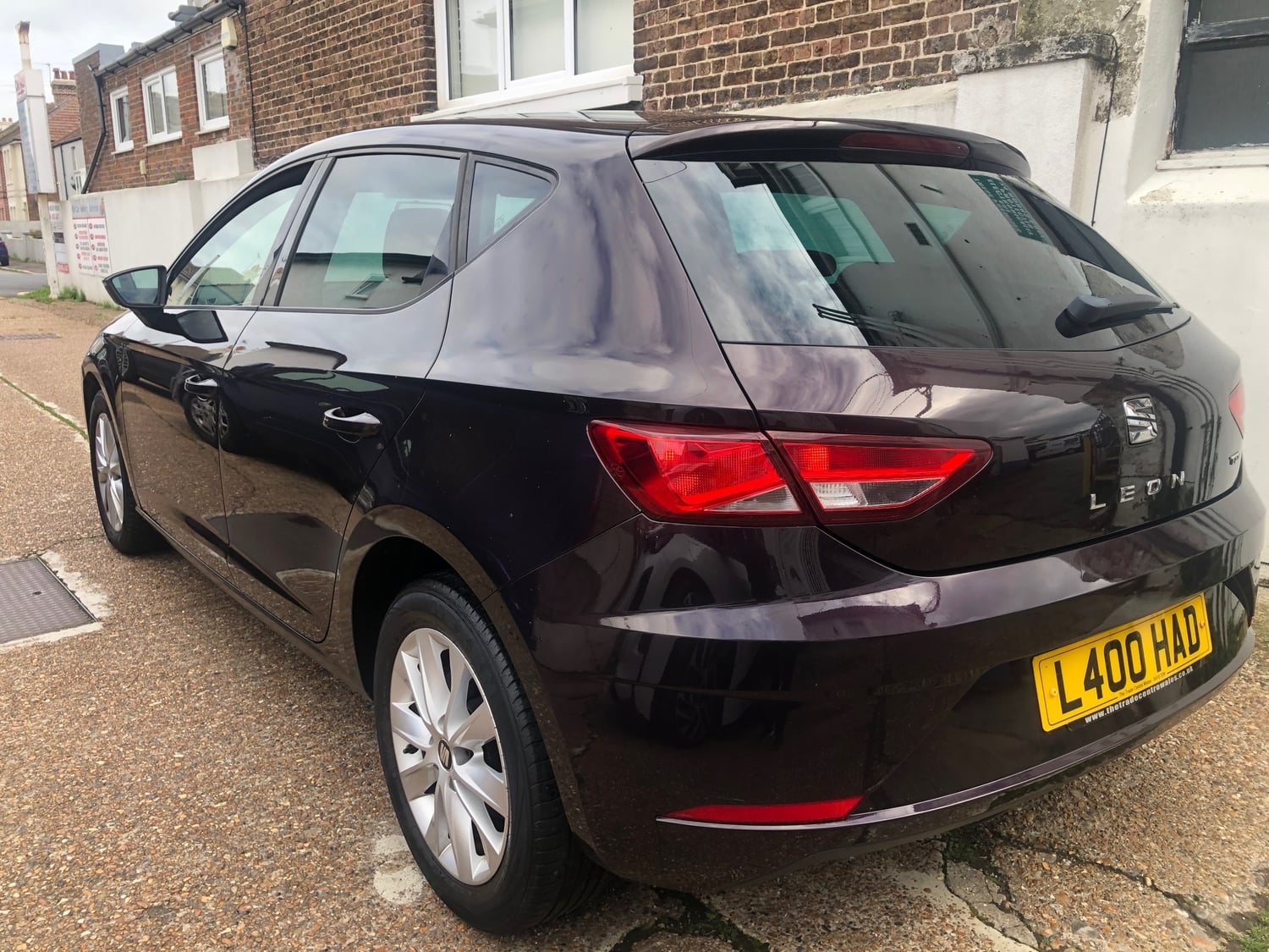 [ berth ]SEAT Leon