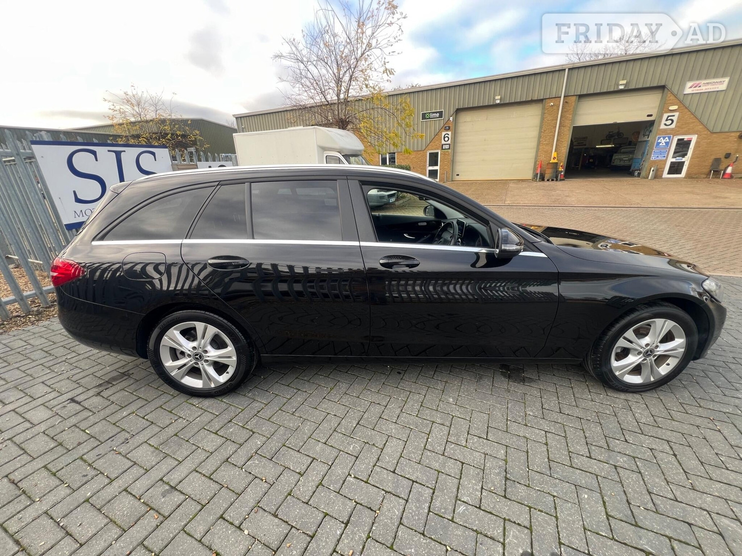 [ berth ]Mercedes-Benz C Class