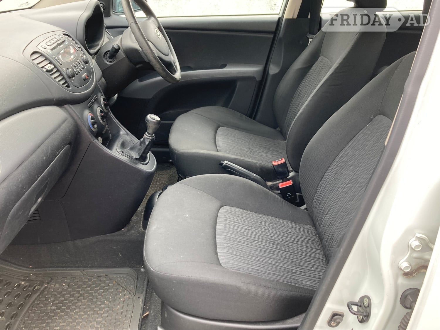 Hyundai i10 2011 - Cars in Lancing