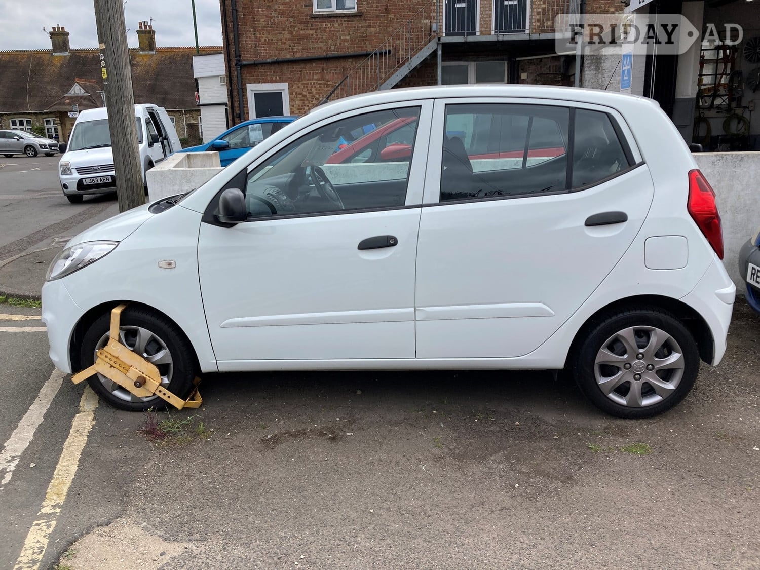Hyundai i10 2011 in Lancing
