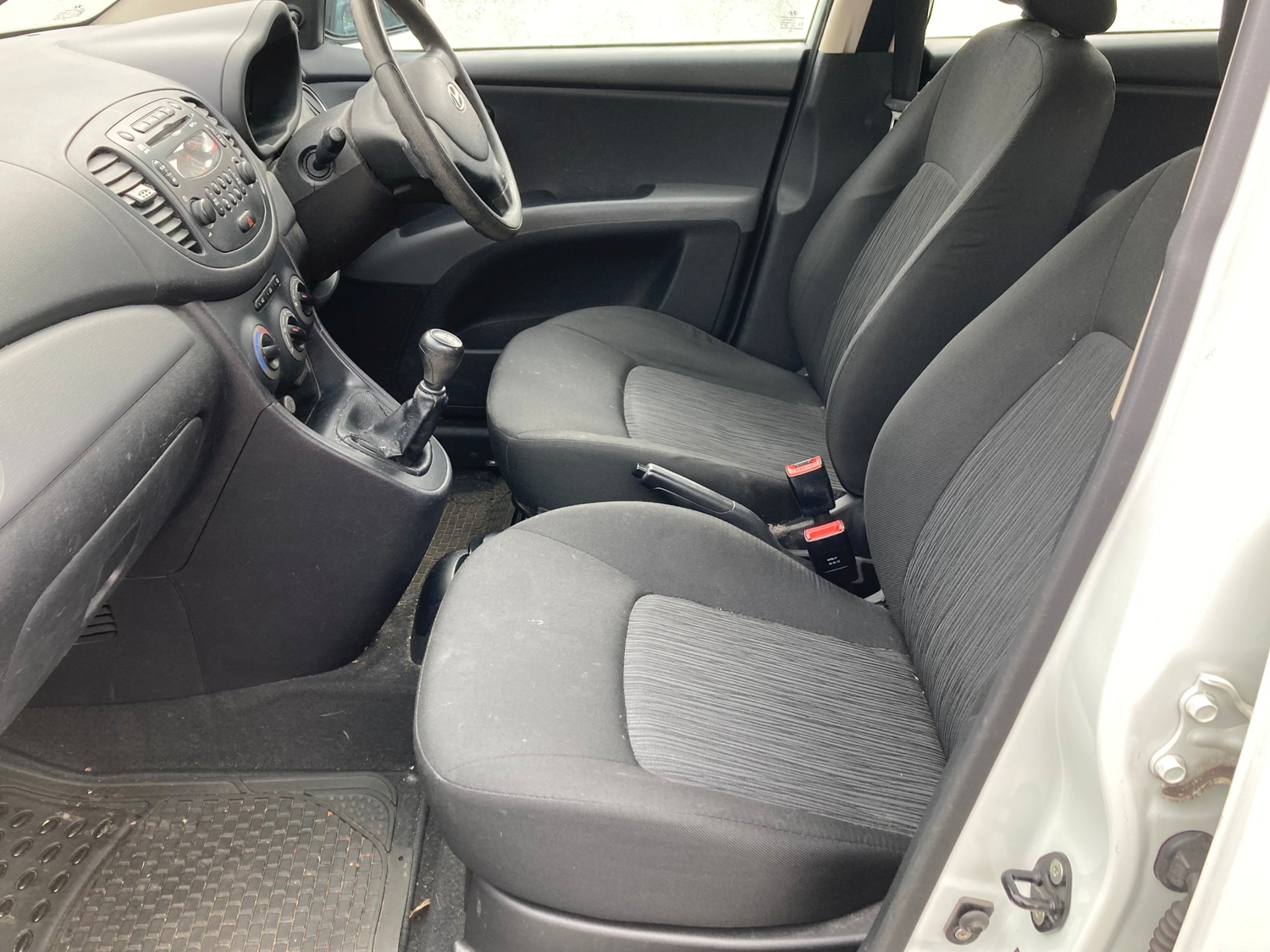 Hyundai i10 2011 - Cars in Lancing