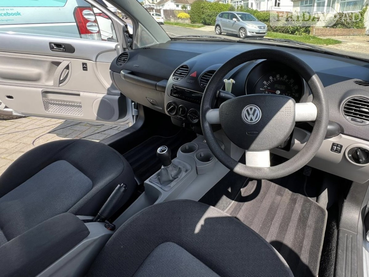 Volkswagen Beetle 2005 - Cars