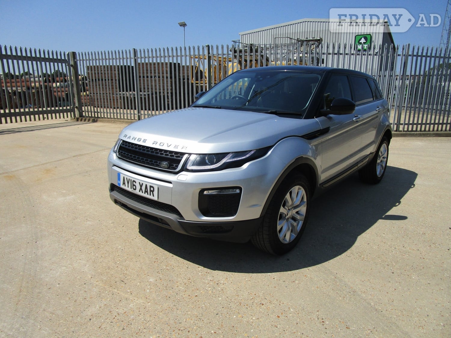 [ berth ]Land Rover Range Rover Evoque