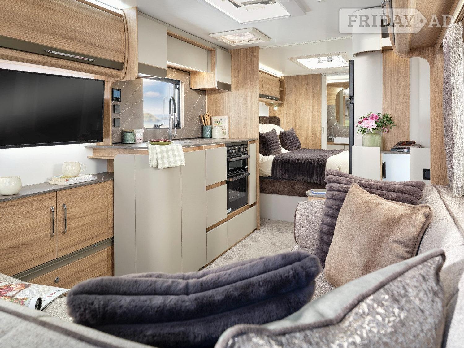 Bailey Alicanto Grande Deluxe Alvor 2026 - Motorhomes & Caravans in Wimborne