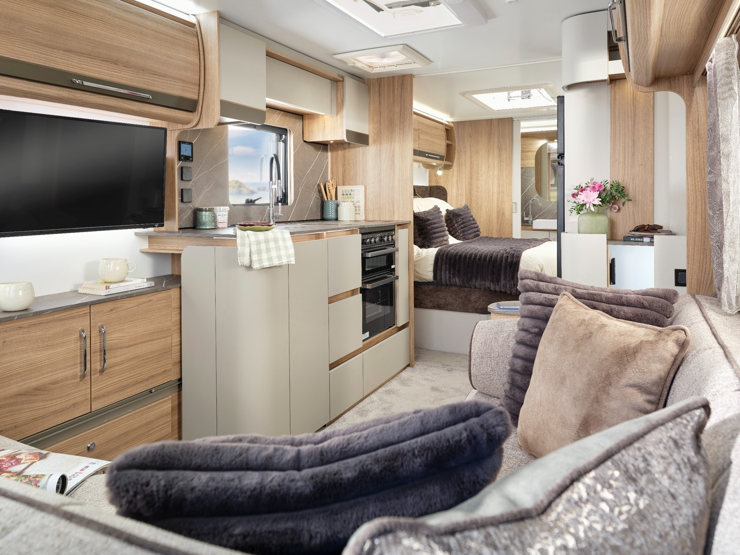 Bailey Alicanto Grande Deluxe Alvor 2026 - Motorhomes & Caravans