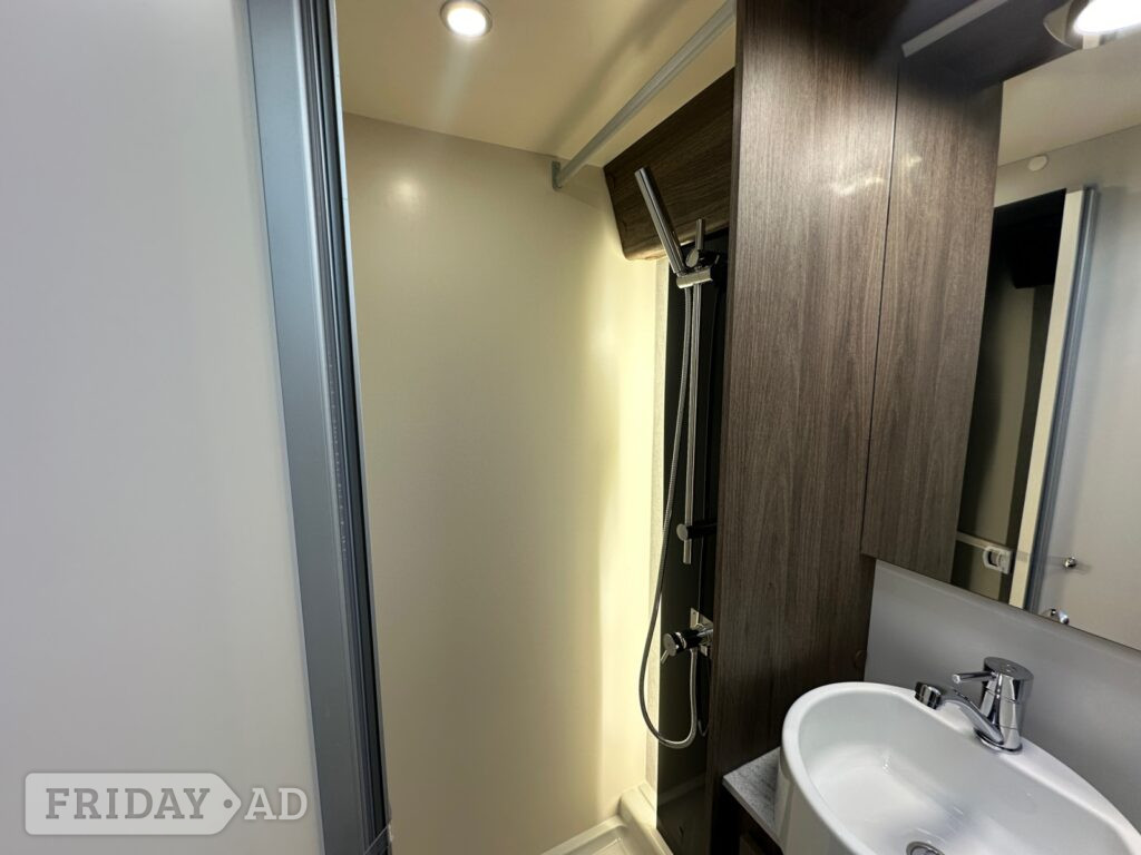 [4 berth ]Roller Team 590 T-Line