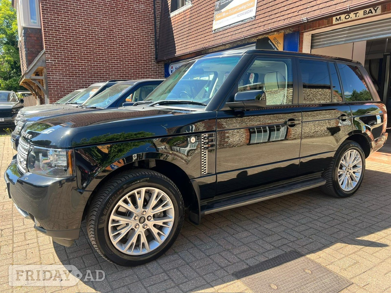[ berth ]Land Rover Range Rover