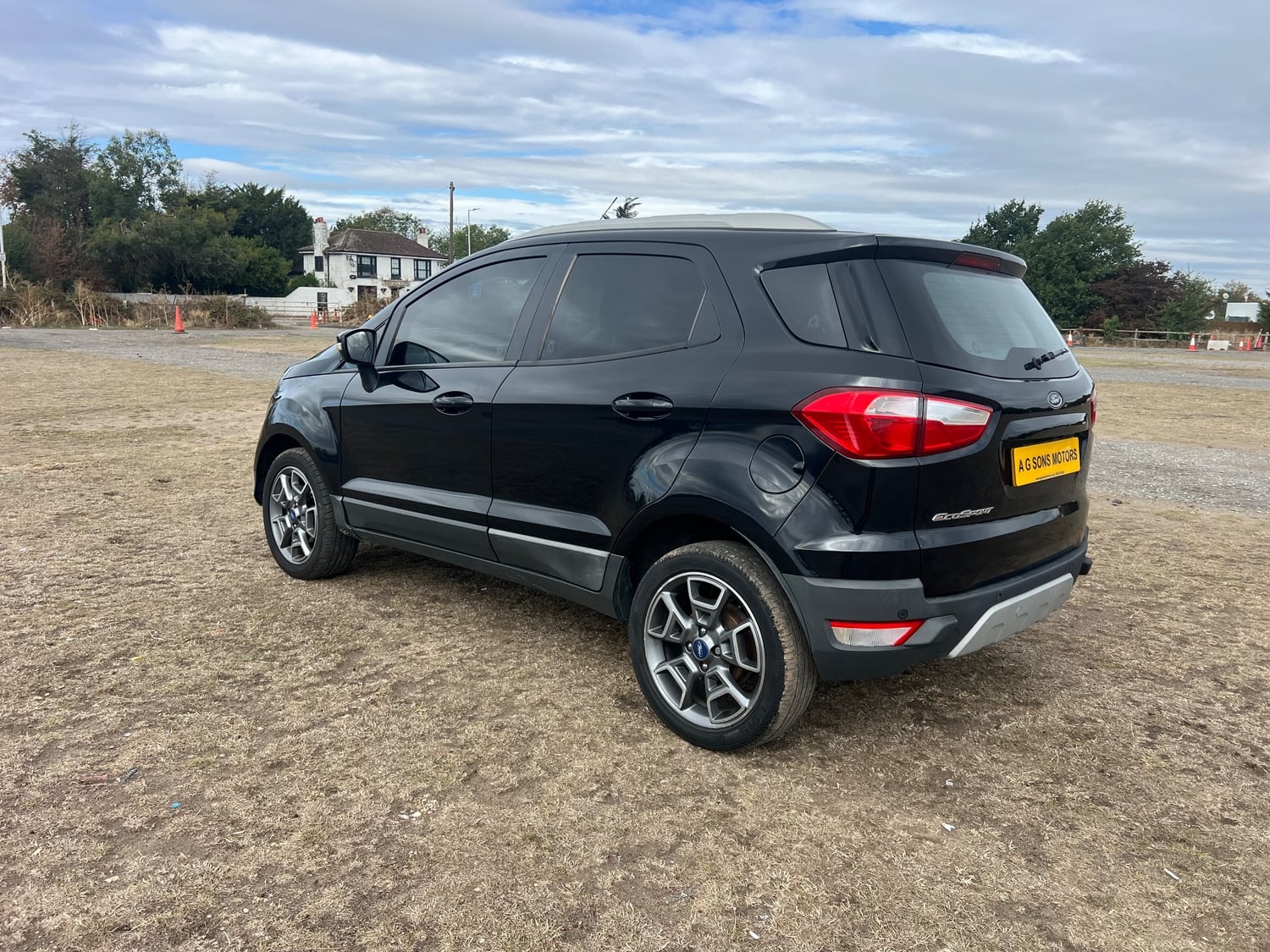 [ berth ]Ford Ecosport