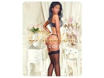 ELENA INCREDIBLE SEXY ITALIAN ESCORT AVAILBALE FOR OUTCALLS