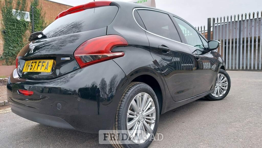 [ berth ]Peugeot 208