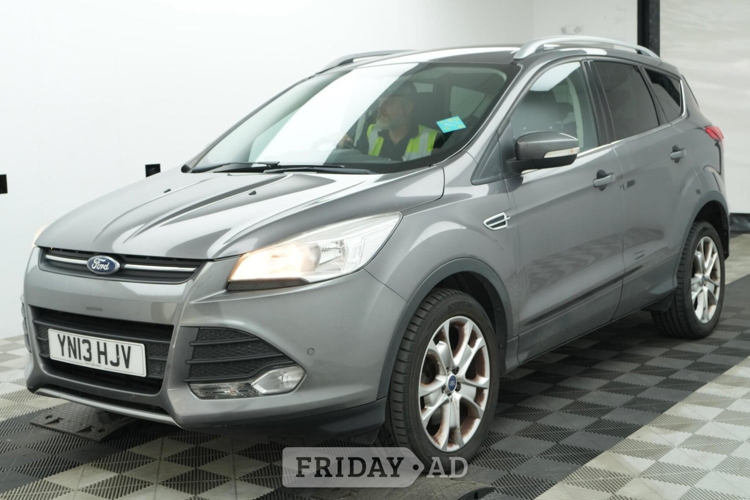 [ berth ]Ford Kuga