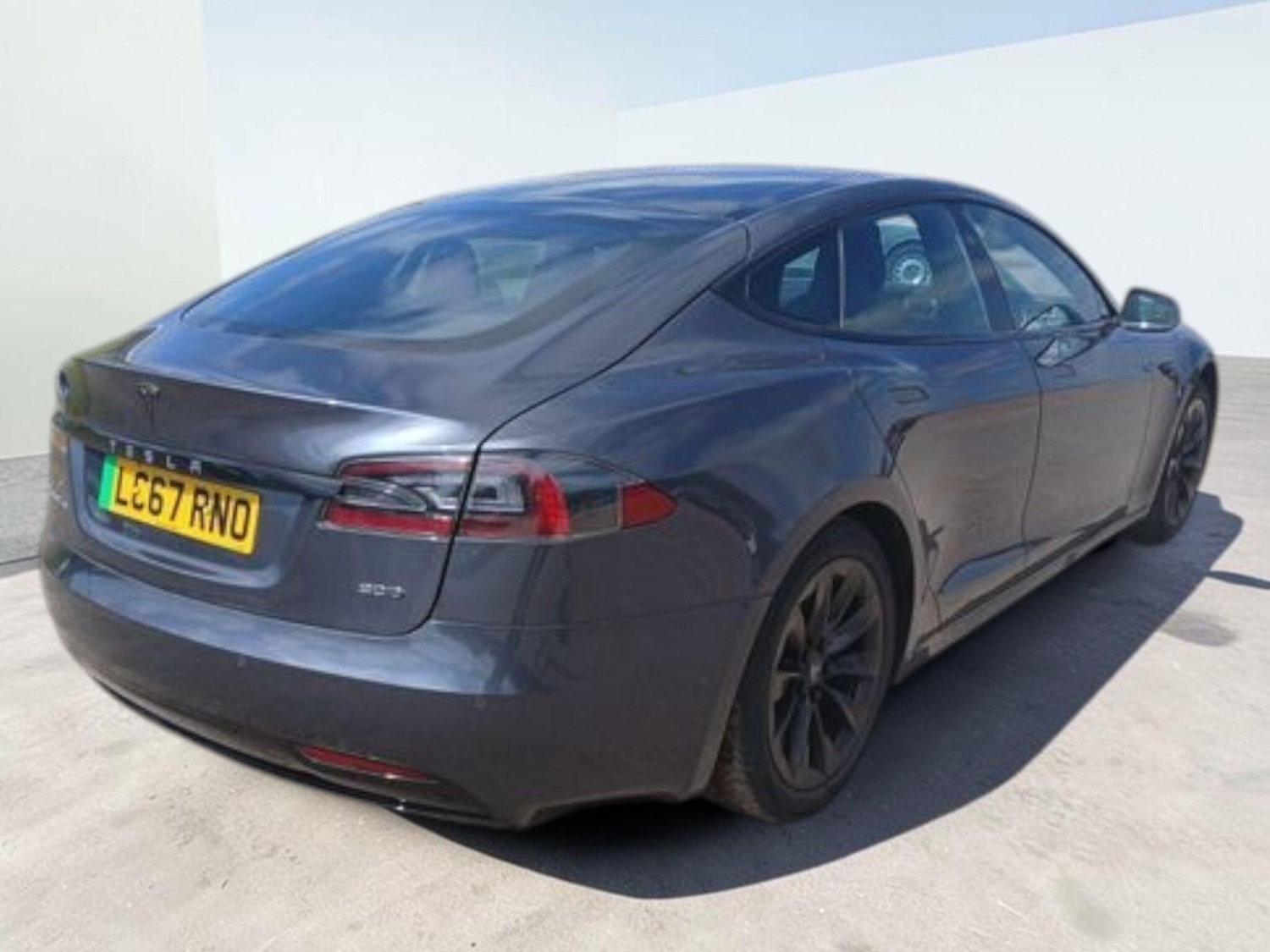 [ berth ]Tesla Model S