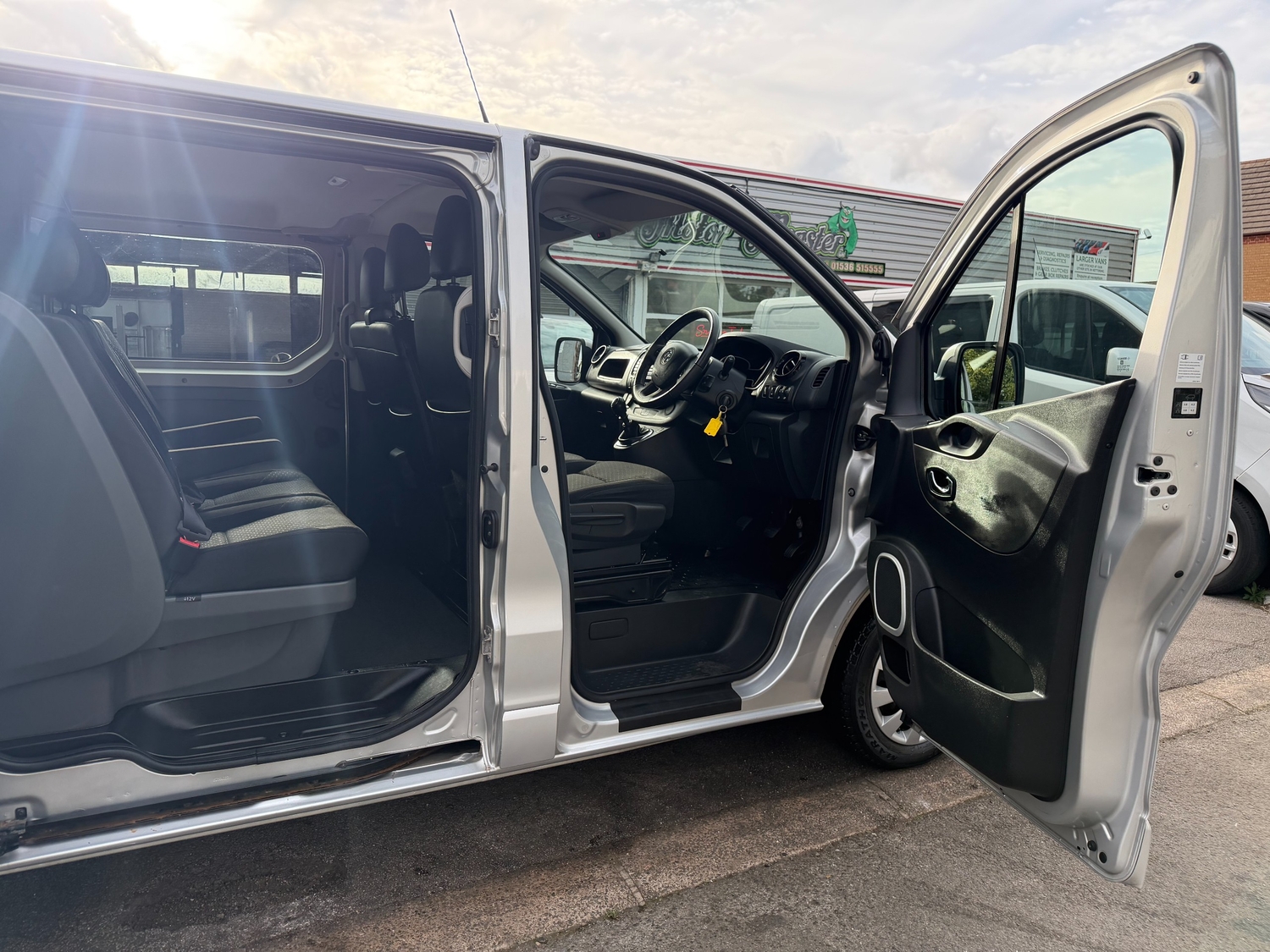 [ berth ]Vauxhall Vivaro
