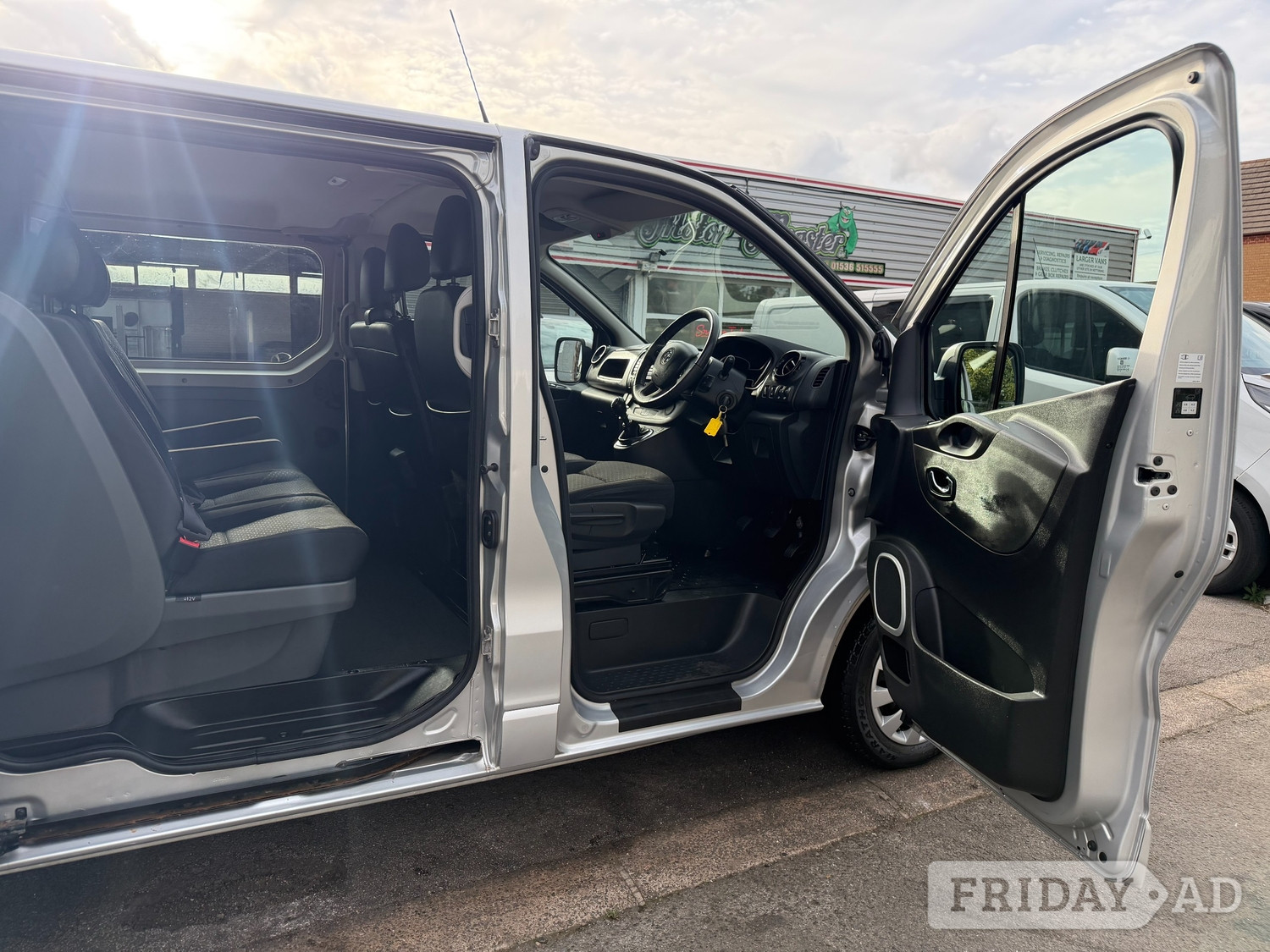 [ berth ]Vauxhall Vivaro