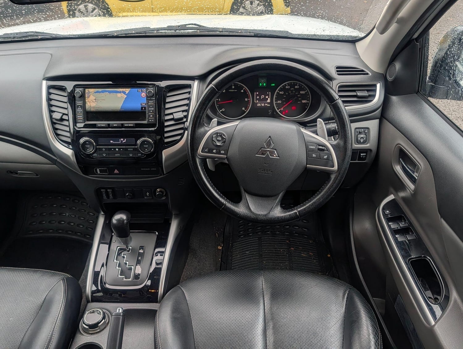 [ berth ]Mitsubishi L200