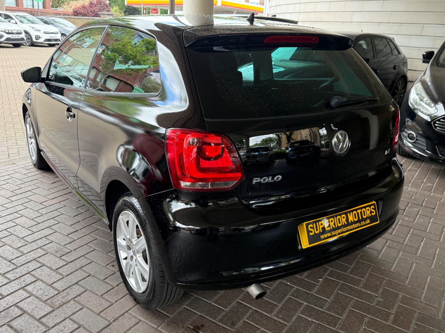 Volkswagen Polo 2011 - Cars in Staines