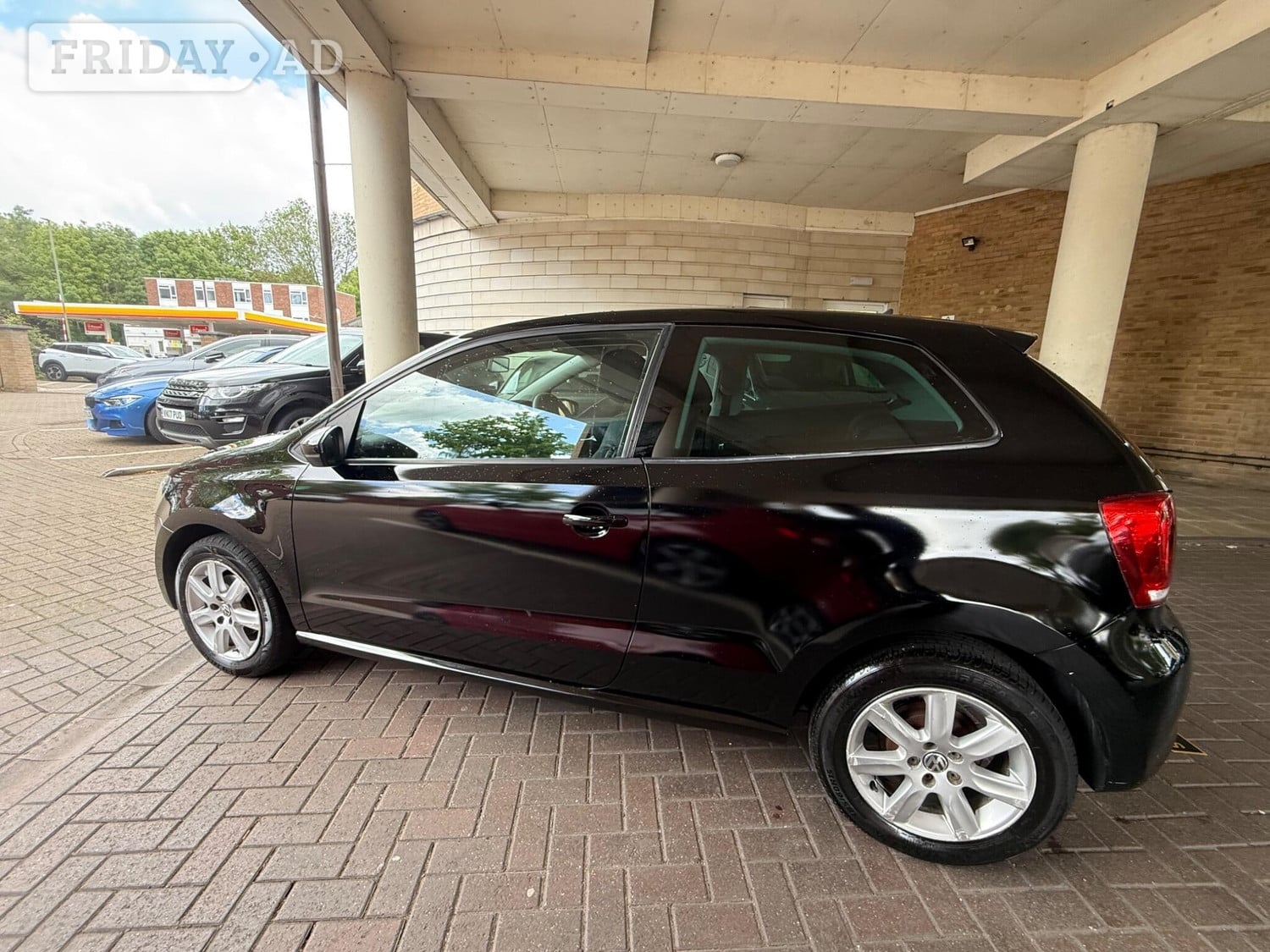 Volkswagen Polo 2011 - Cars