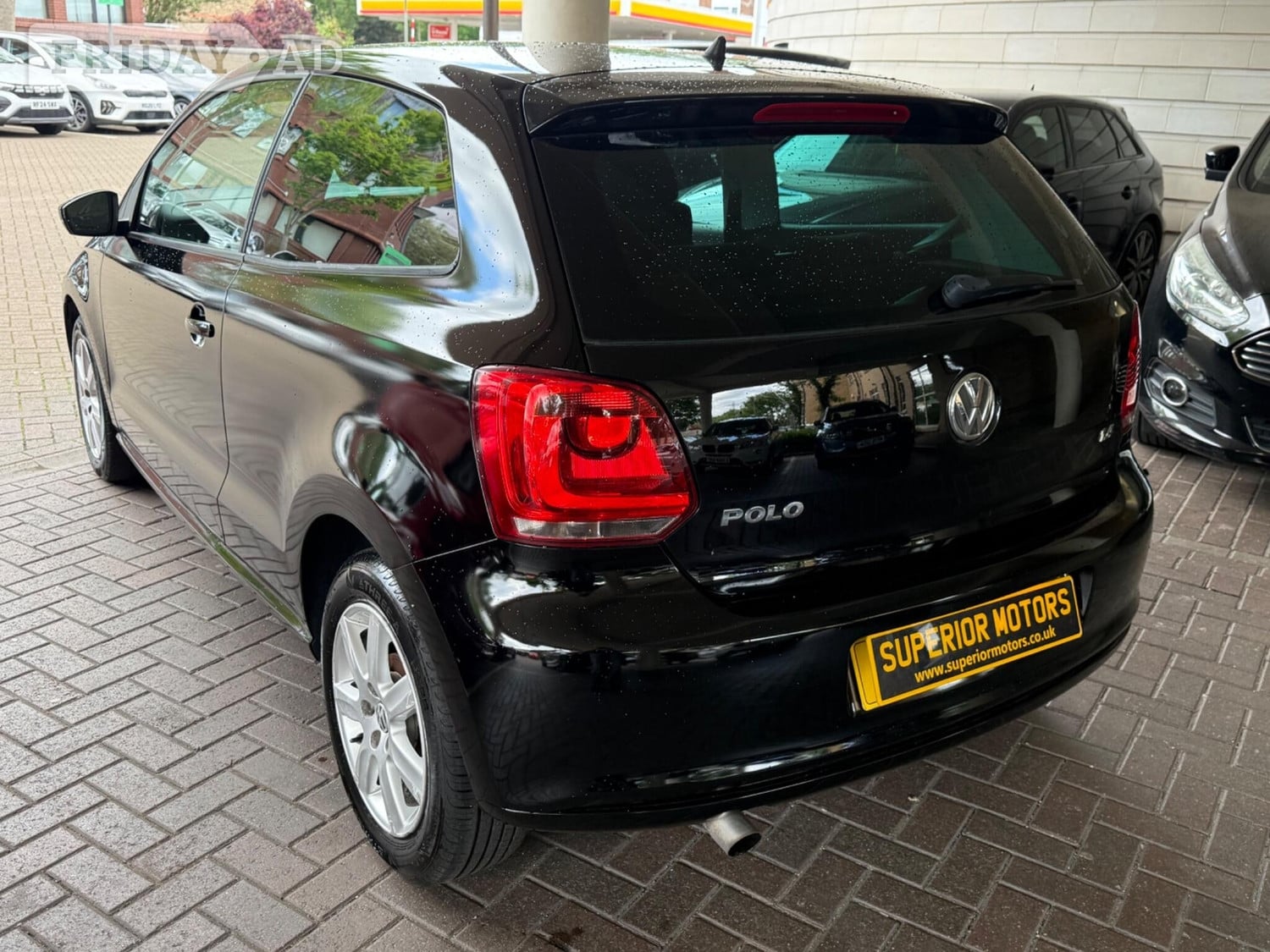 Volkswagen Polo 2011 - Cars in Staines