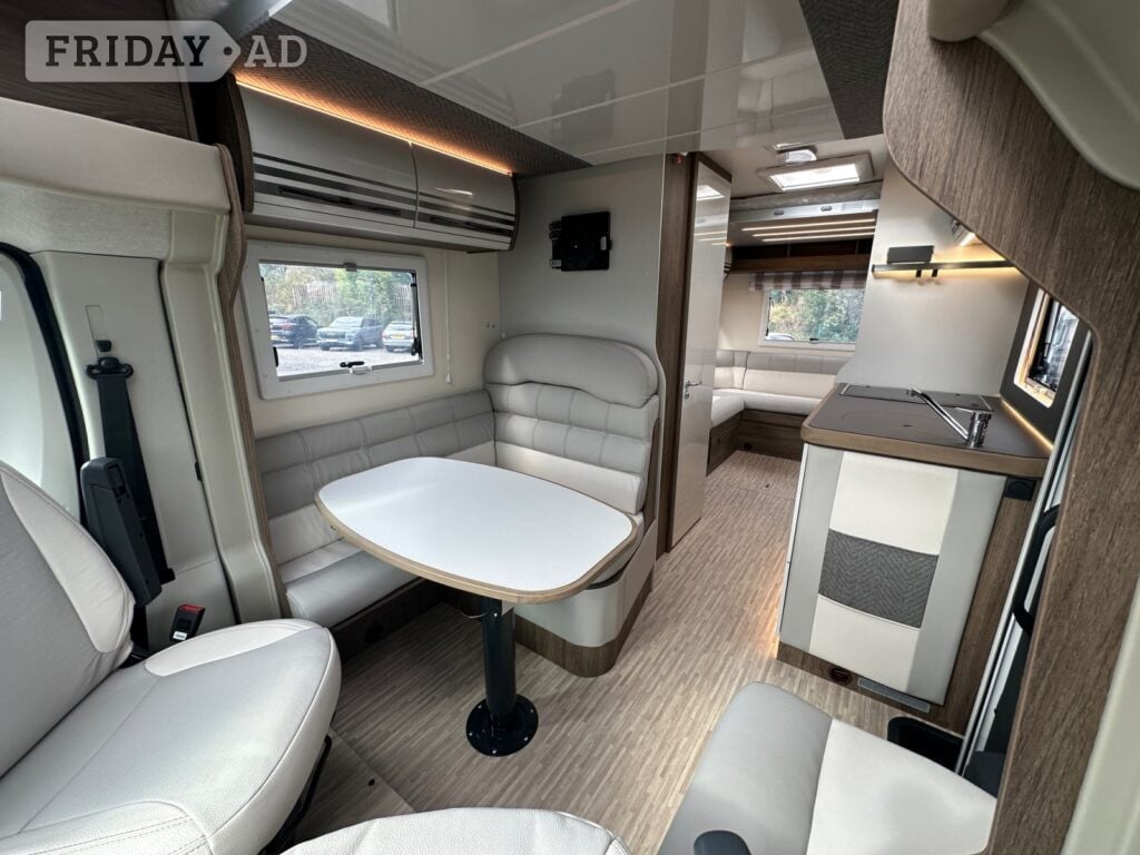 [4 berth ]Roller Team 700 T-Line