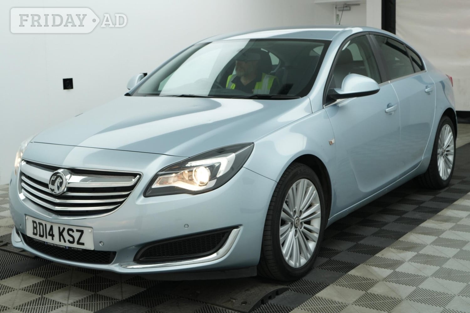 [ berth ]Vauxhall Insignia
