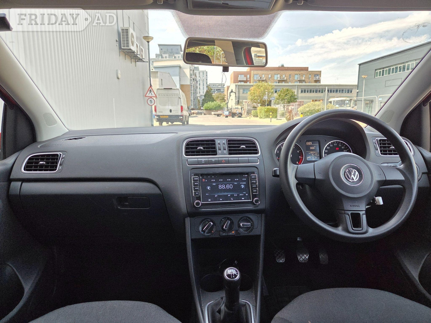 Volkswagen Polo 2011 - Cars in Slough