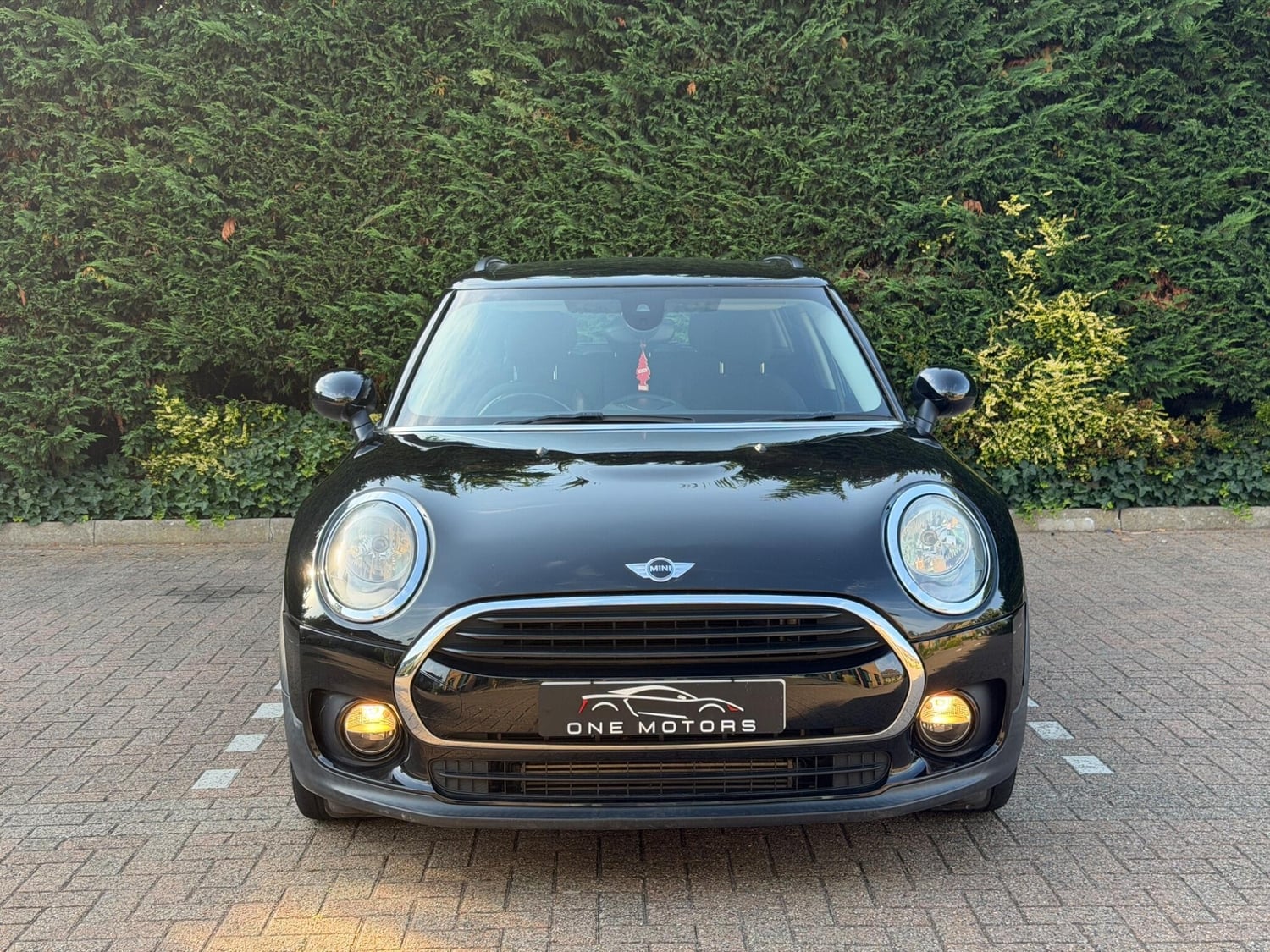 Mini Clubman 2016 - Cars in Leatherhead