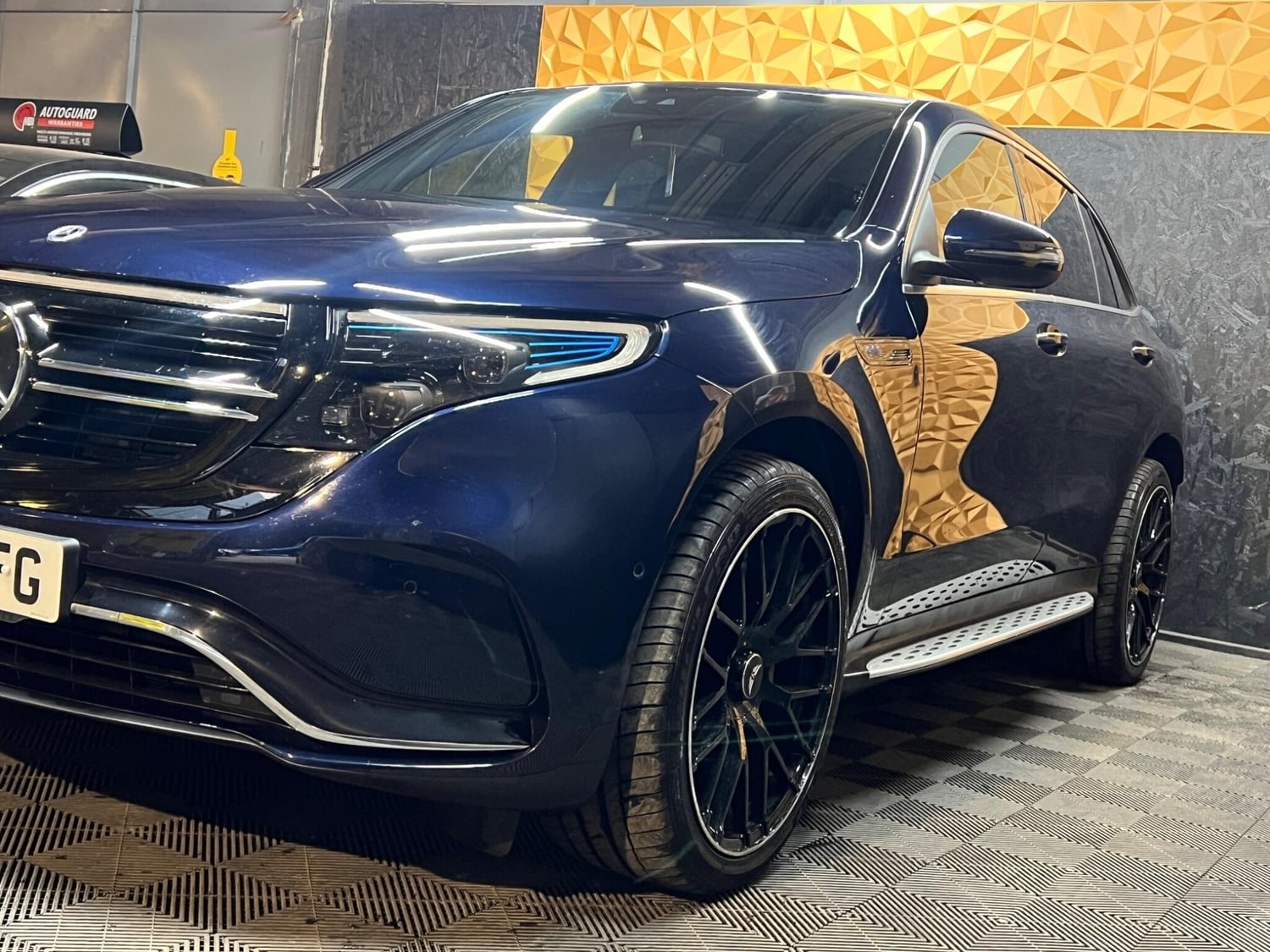 [ berth ]Mercedes-Benz EQC