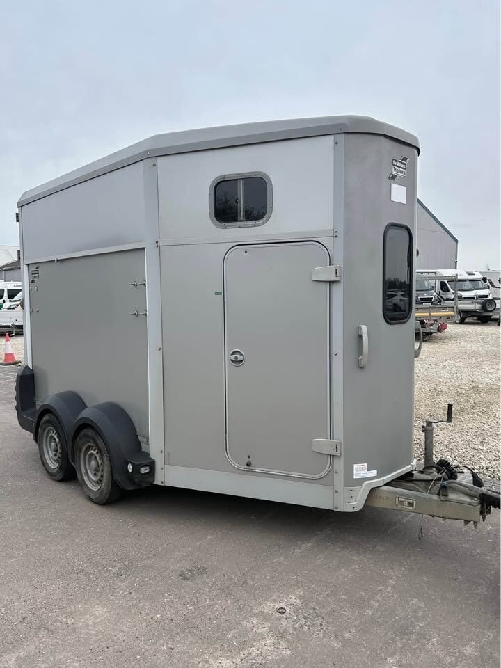[ berth ]Ifor Williams HB511