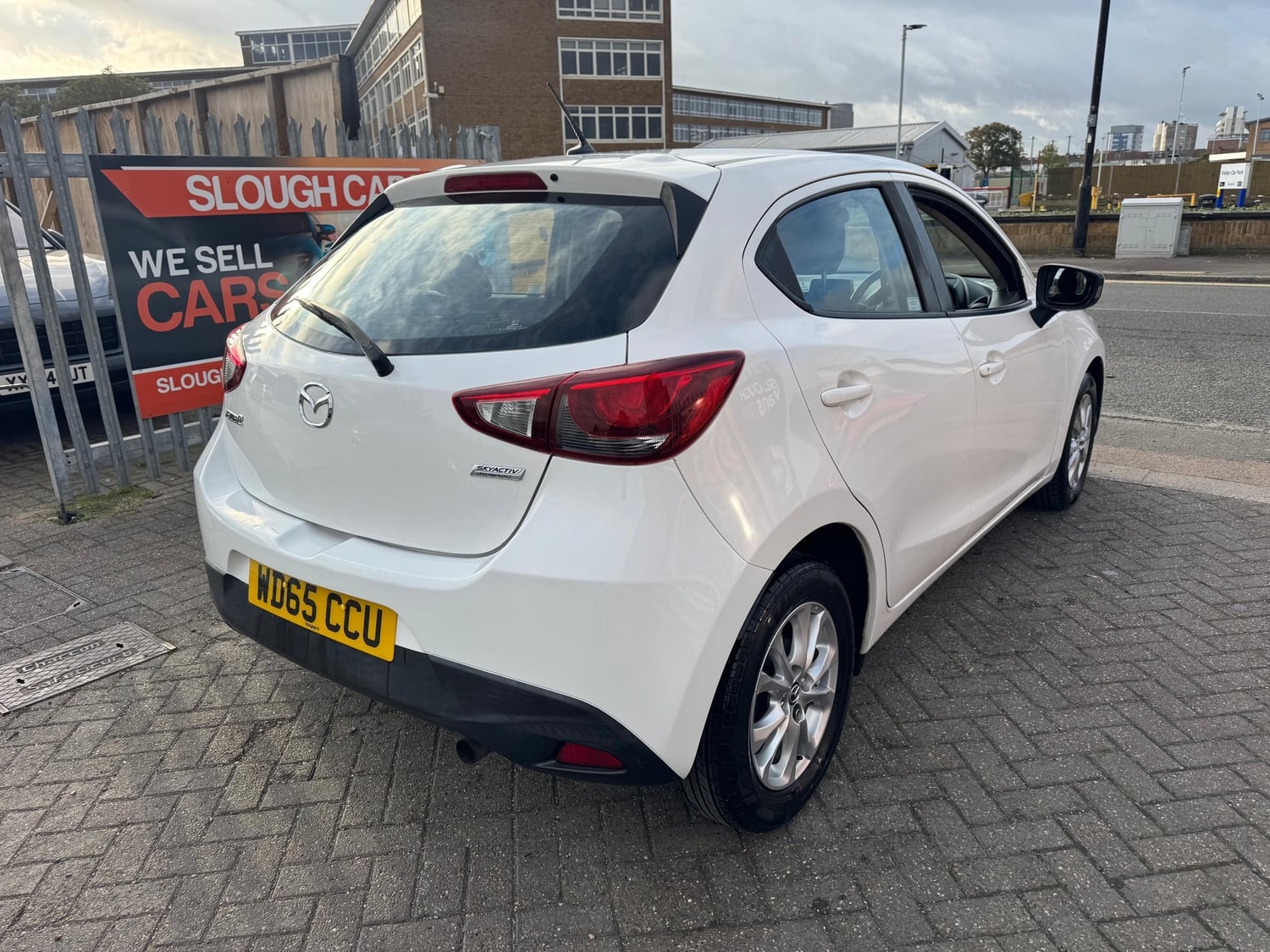 Mazda Mazda2 2015 - Cars in Slough