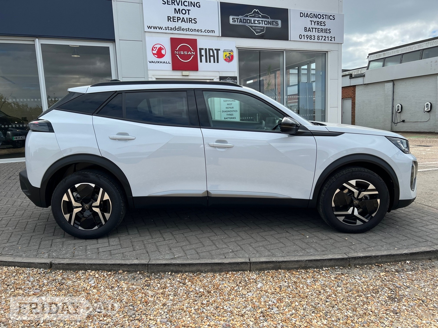 [ berth ]Peugeot 2008