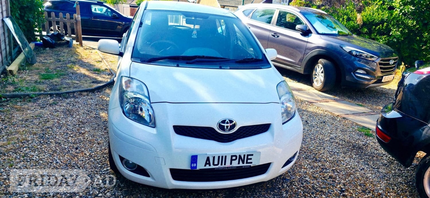 Toyota Yaris 2011 in Sutton