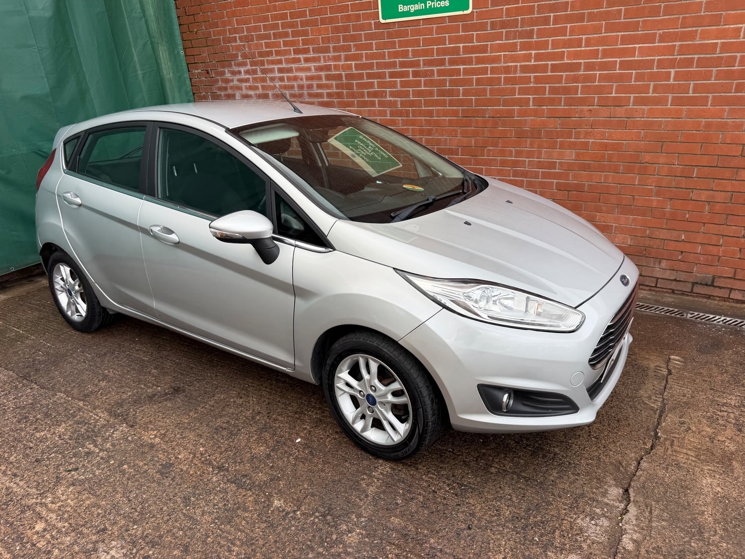 [ berth ]Ford Fiesta