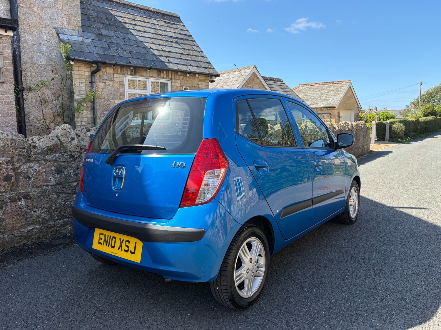 Hyundai i10 2010 - Cars in Newport