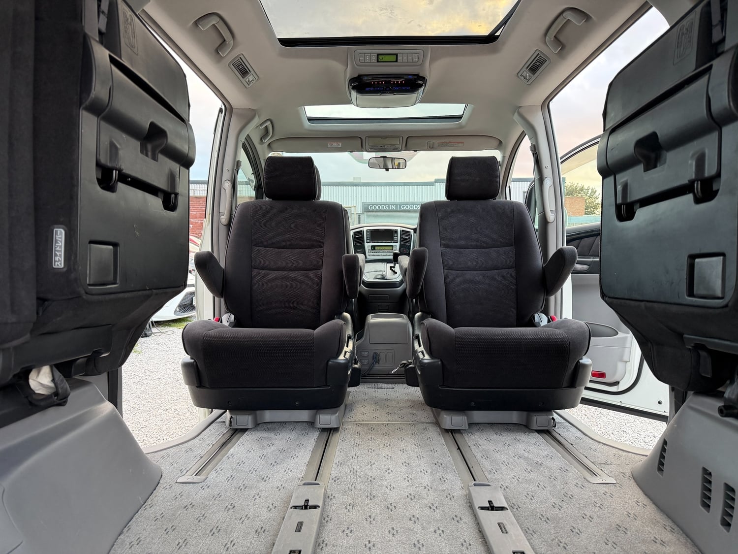 [ berth ]Toyota Alphard