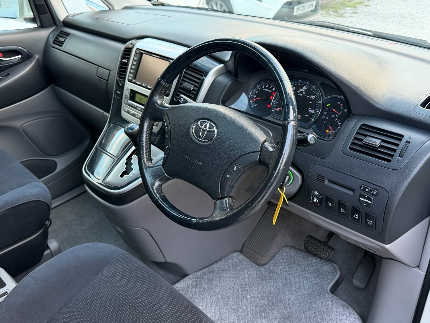 Toyota Alphard 2003 - Cars in Birmingham